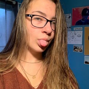 Meet your Posher, Mia